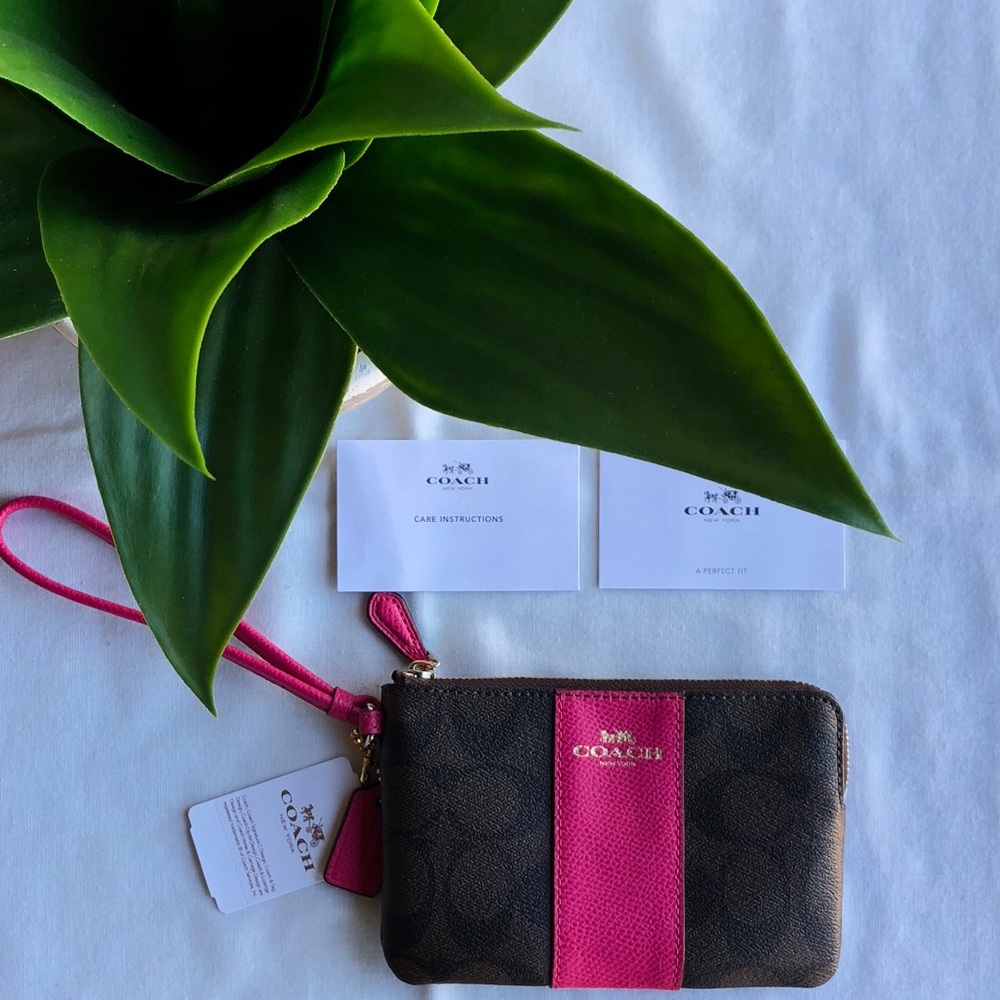 NEW/NEVER USED Coach Signature Leather Wristlet